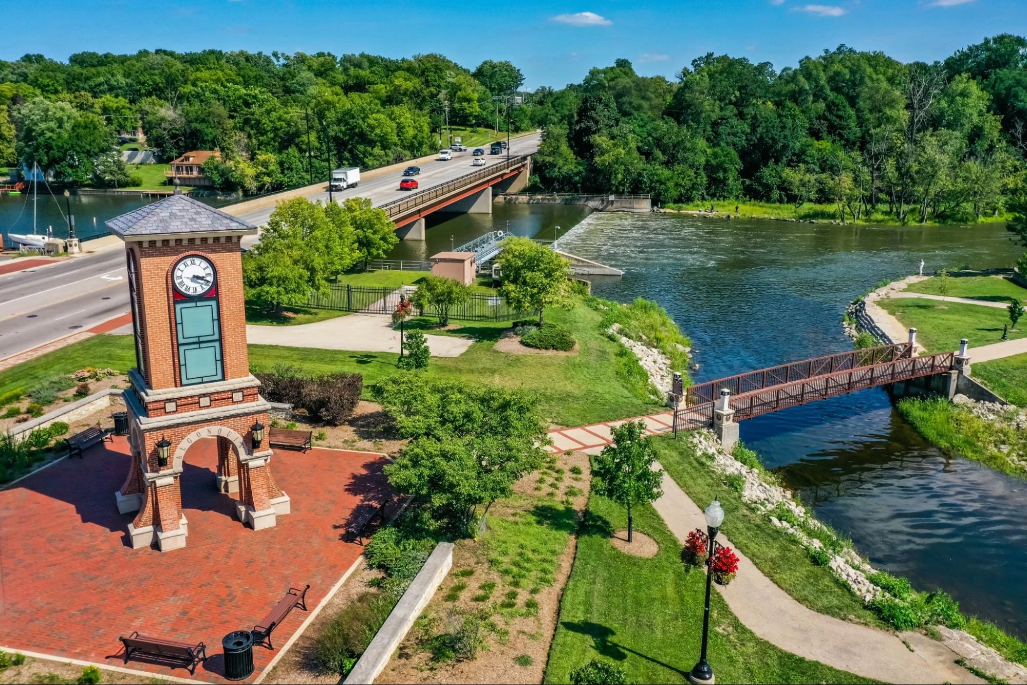 Menara jam Cornish Park di Algonquin, Illinois